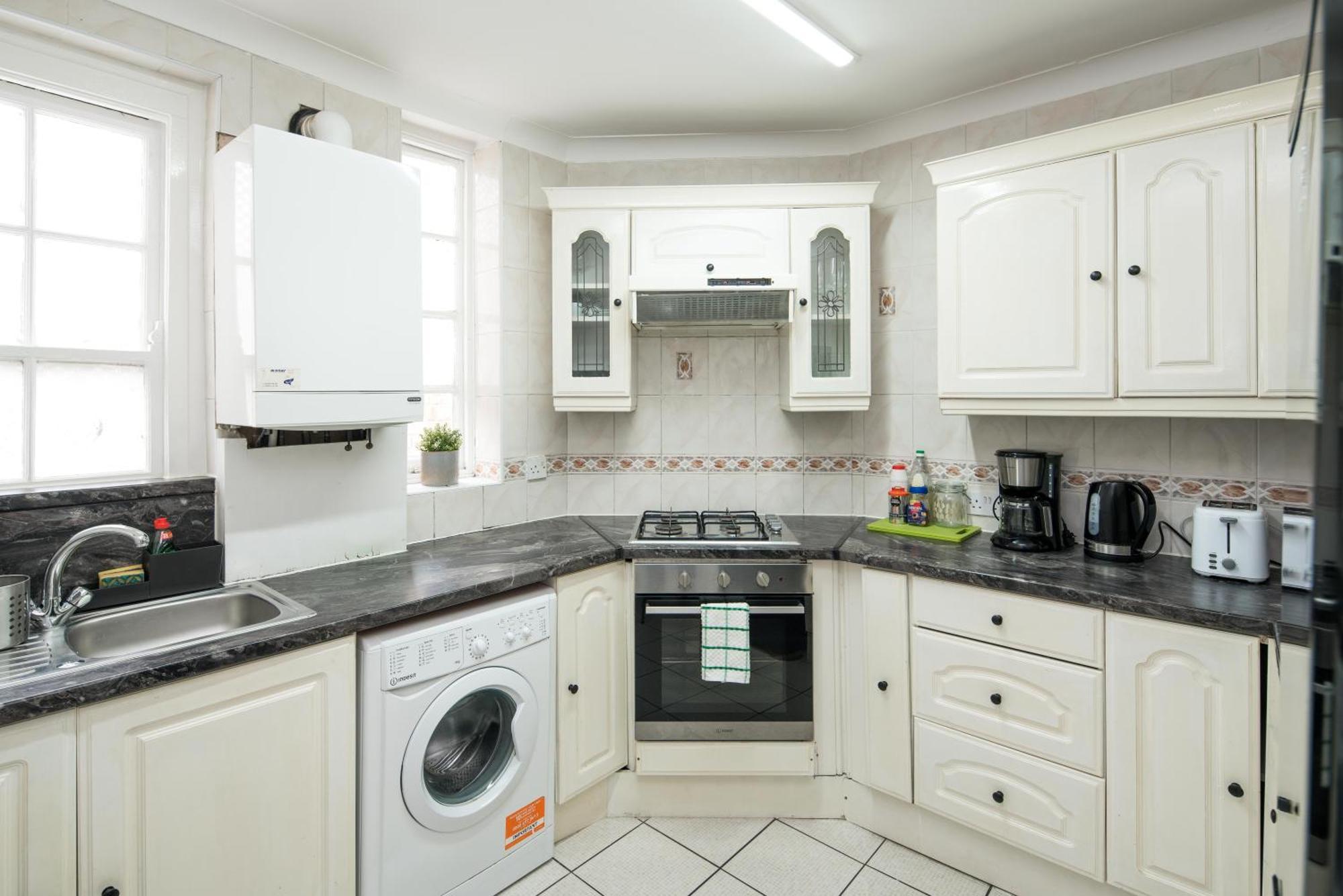 Private Double Room Shared Bathroom Near City Centre London Exterior photo