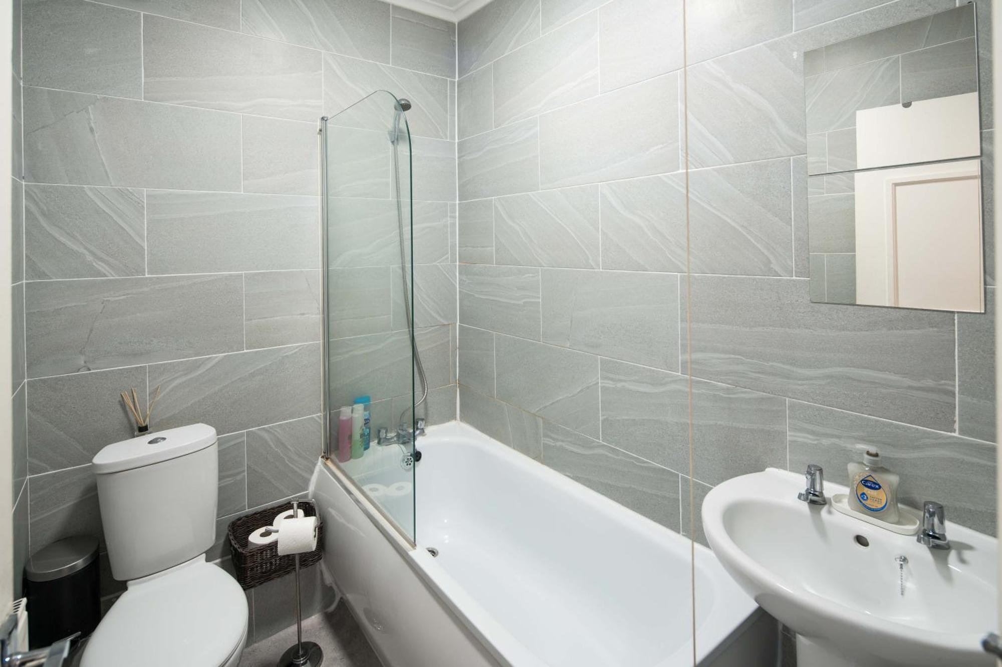 Private Double Room Shared Bathroom Near City Centre London Exterior photo